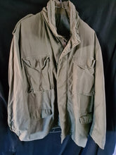 Load image into Gallery viewer, Vietnam war US Army early M65 jacket