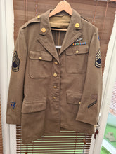 Load image into Gallery viewer, WW11 USAAF Class A jacket with Silver wings