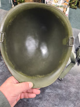 Load image into Gallery viewer, US Vietnam war M1 helmet
