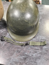 Load image into Gallery viewer, US Vietnam war M1 helmet