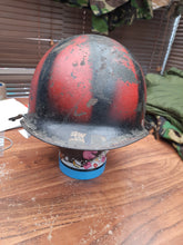 Load image into Gallery viewer, Vietnam war US M1c painted helmet with 65 dated liner