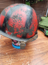 Load image into Gallery viewer, Vietnam war US M1c painted helmet with 65 dated liner