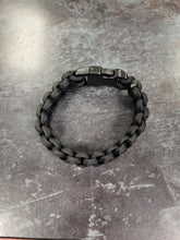 Load image into Gallery viewer, Hand made Para cord bracelets
