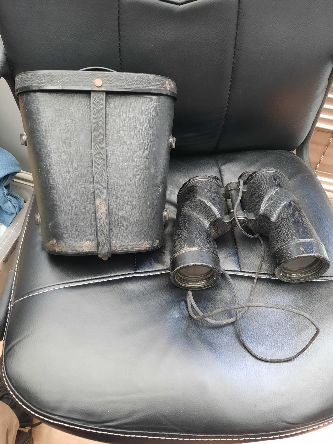 US WW11 Bausch and Lomb US Navy MRK 28 binoculars 43 dated