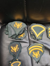 Load image into Gallery viewer, US Vietnam war Era specialist insignia
