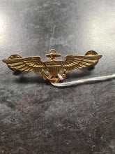 Load image into Gallery viewer, US NAVAL (USMC) Aviator wings gold plate
