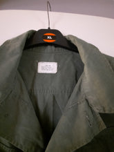 Load image into Gallery viewer, Vietnam war US 3rd pattern ripstop jacket  original in long large 69 Dated
